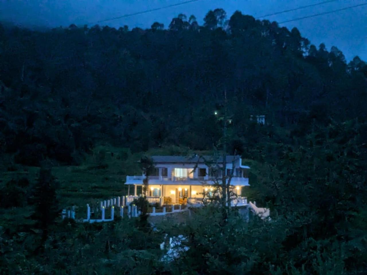 Brook Cottage Champawat Екстериор снимка