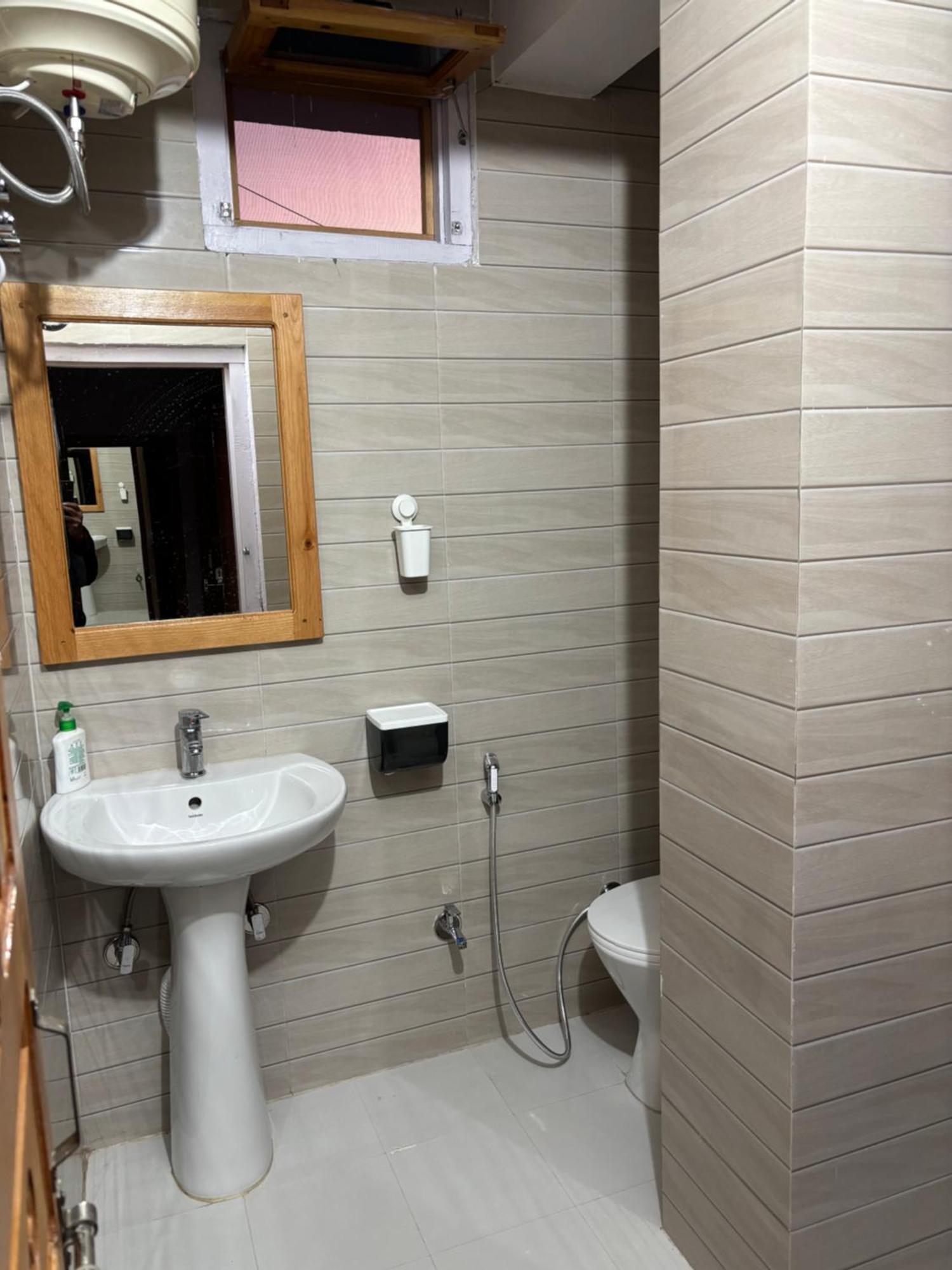 Brook Cottage Champawat Екстериор снимка